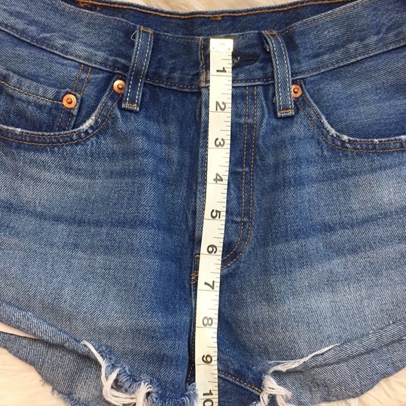 Levi's 501 Shorts 24 - Picture 6 of 7